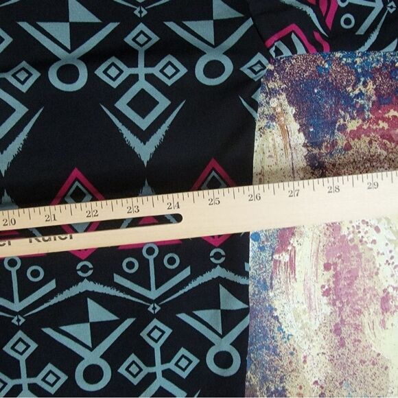 LulaRoe Irma Women's Black Short Sleeve Tunic Shirt Geometric Print Size Large - Picture 9 of 9